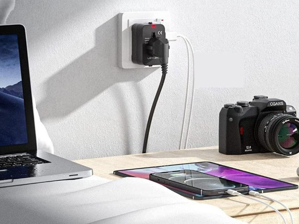 Universal Reiseadapter UK USA EU AUS 🌍 Mit 2x USB Port Schwarz