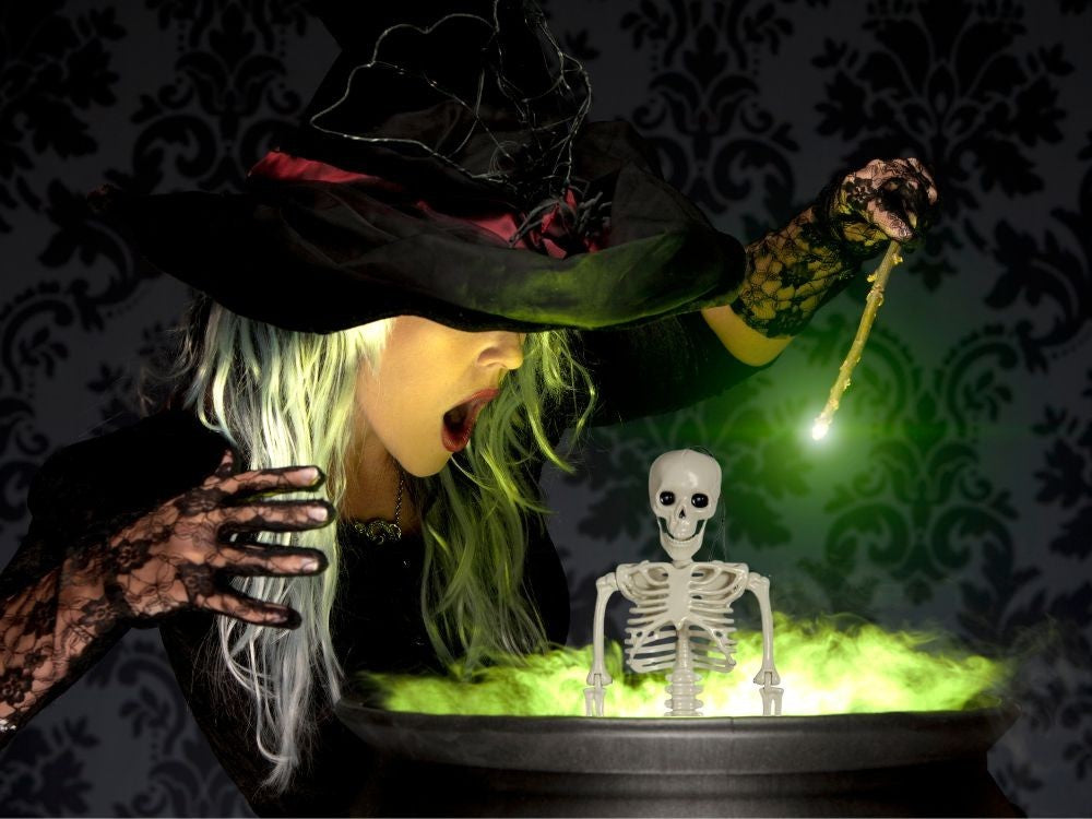 Halloween Deko 👻 Hängendes Menschliches Skelett 40cm Weiß Kunststoff 🎭  5900779956957